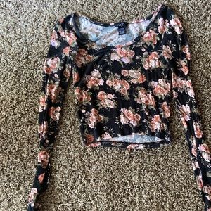 Long sleeve floral crop top